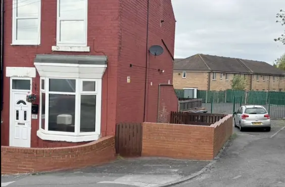 19 Lower Dolcliffe Road - An outside view of the home