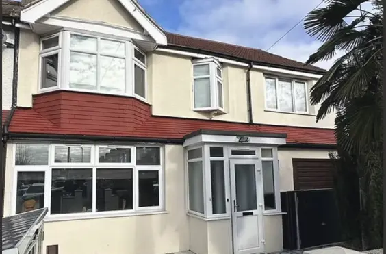 Henley Lodge - An outside view of the home