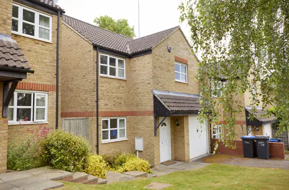 23/23a The Avenue - An outside view of the home