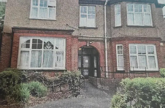 83 Glengall Road - An outside view of the home
