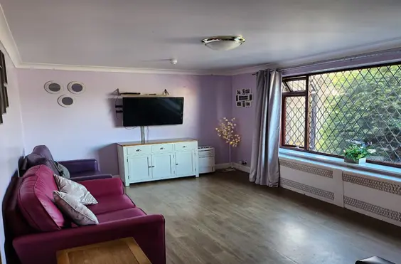 579 Maidstone Road - Photo of the lounge area