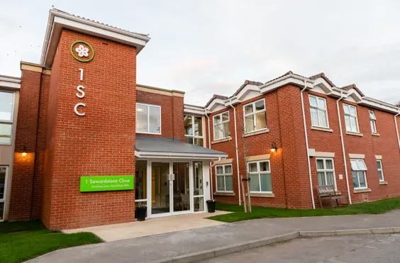 1 Sewardstone Close - An outside view of the home