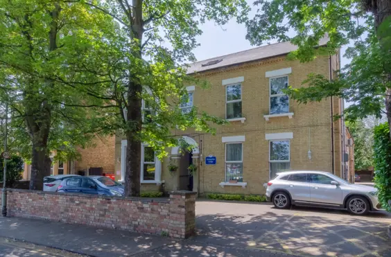 Annandale Lodge - An outside view of the home
