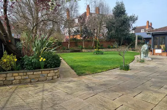 Crescent House - Photo of the garden where applicable