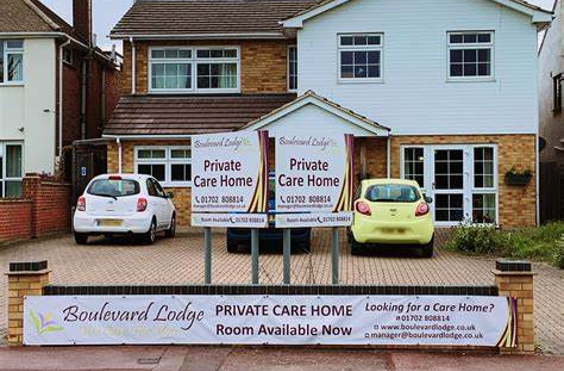 Boulevard Lodge - An outside view of the home