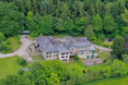 Burn Brae Lodge - An outside view of the home